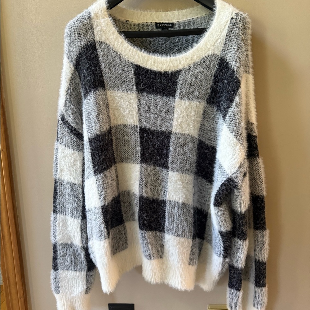 Express Size L Black and White Plaid Super Soft Sweater